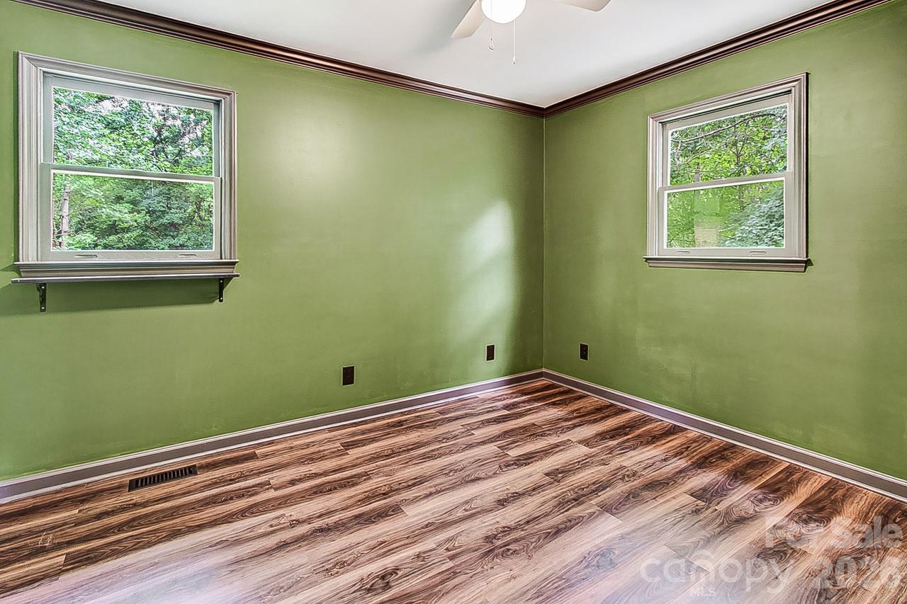 Single Family Residence at 4918 Kaysboro Drive, Winston Salem, photo 13 of 24