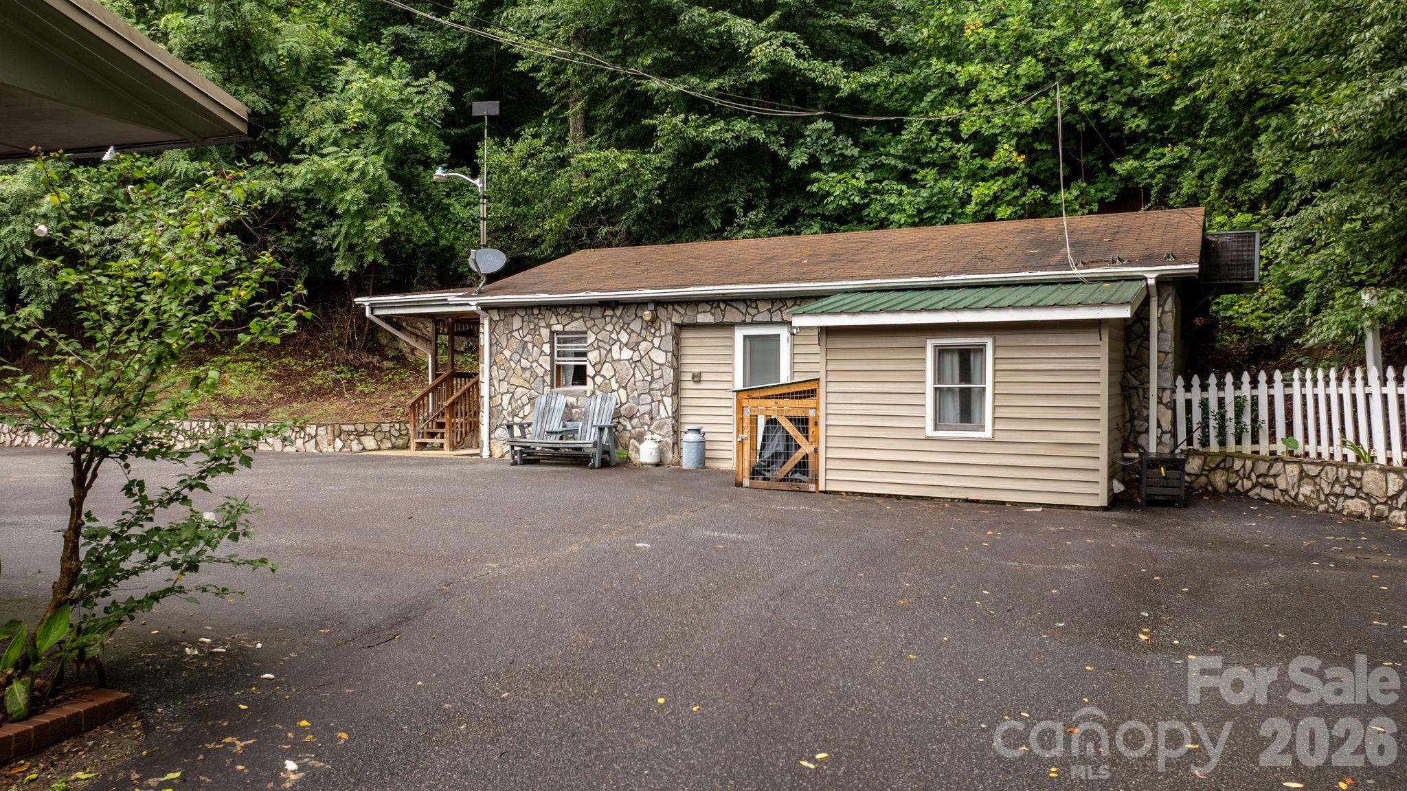 Single Family Residence at 1755 F M Mclean Place, Lenoir, photo 4 of 46