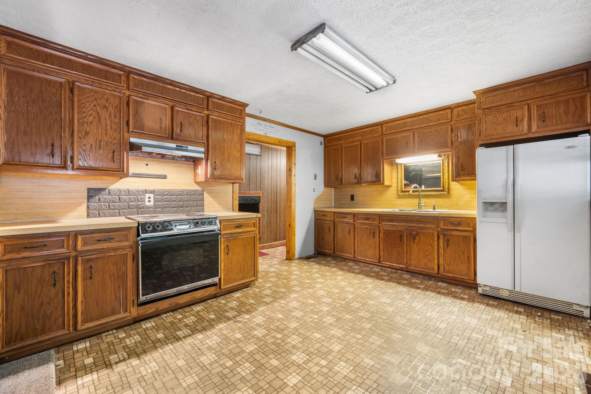 Single Family Residence at 1755 F M Mclean Place, Lenoir, photo 16 of 46
