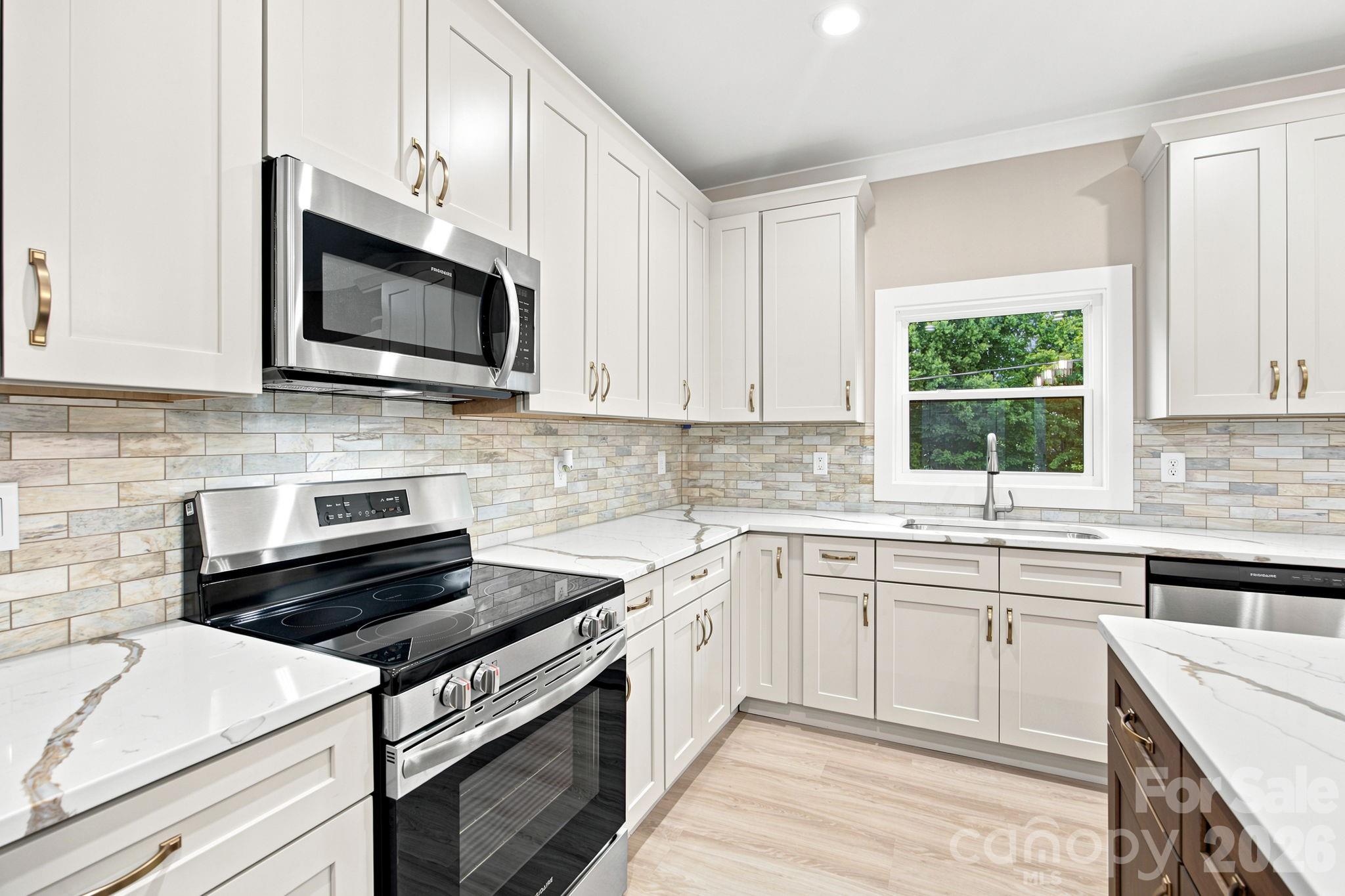 Single Family Residence at 135 Elmwood Road, Statesville, photo 10 of 42