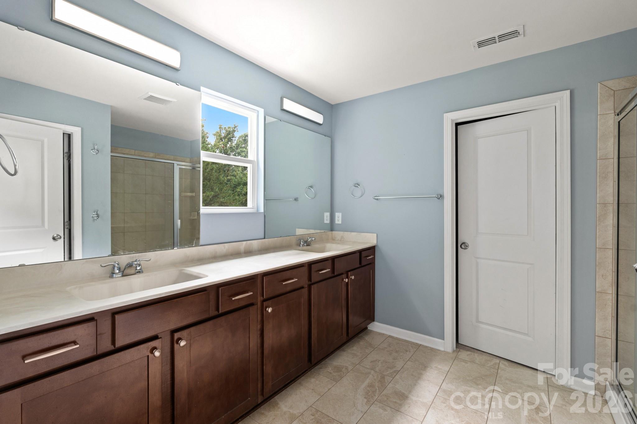 Single Family Residence at 3964 White Kestrel Drive, Raleigh, photo 28 of 35