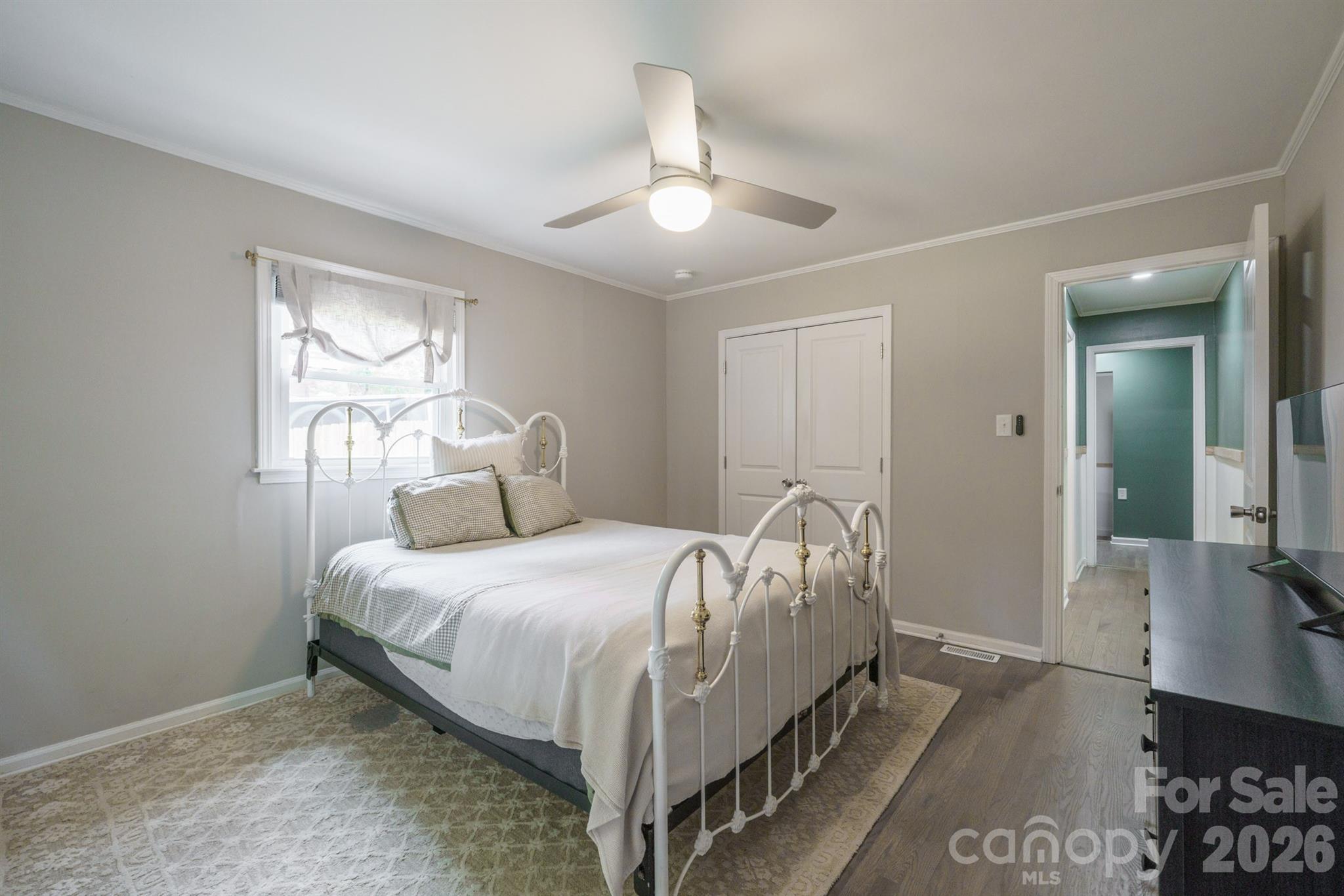 Single Family Residence at 200 Point Circle, Belmont, photo 14 of 27