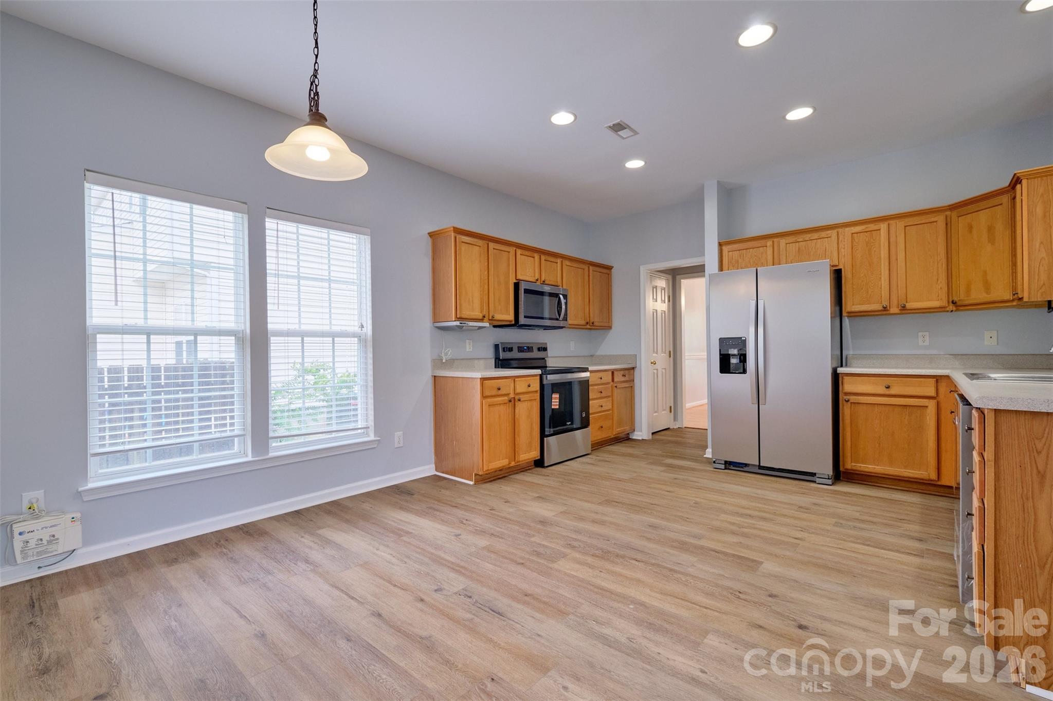 Breakfast and kitchen open to great room - 4960 Summerside Drive, Lake Wylie