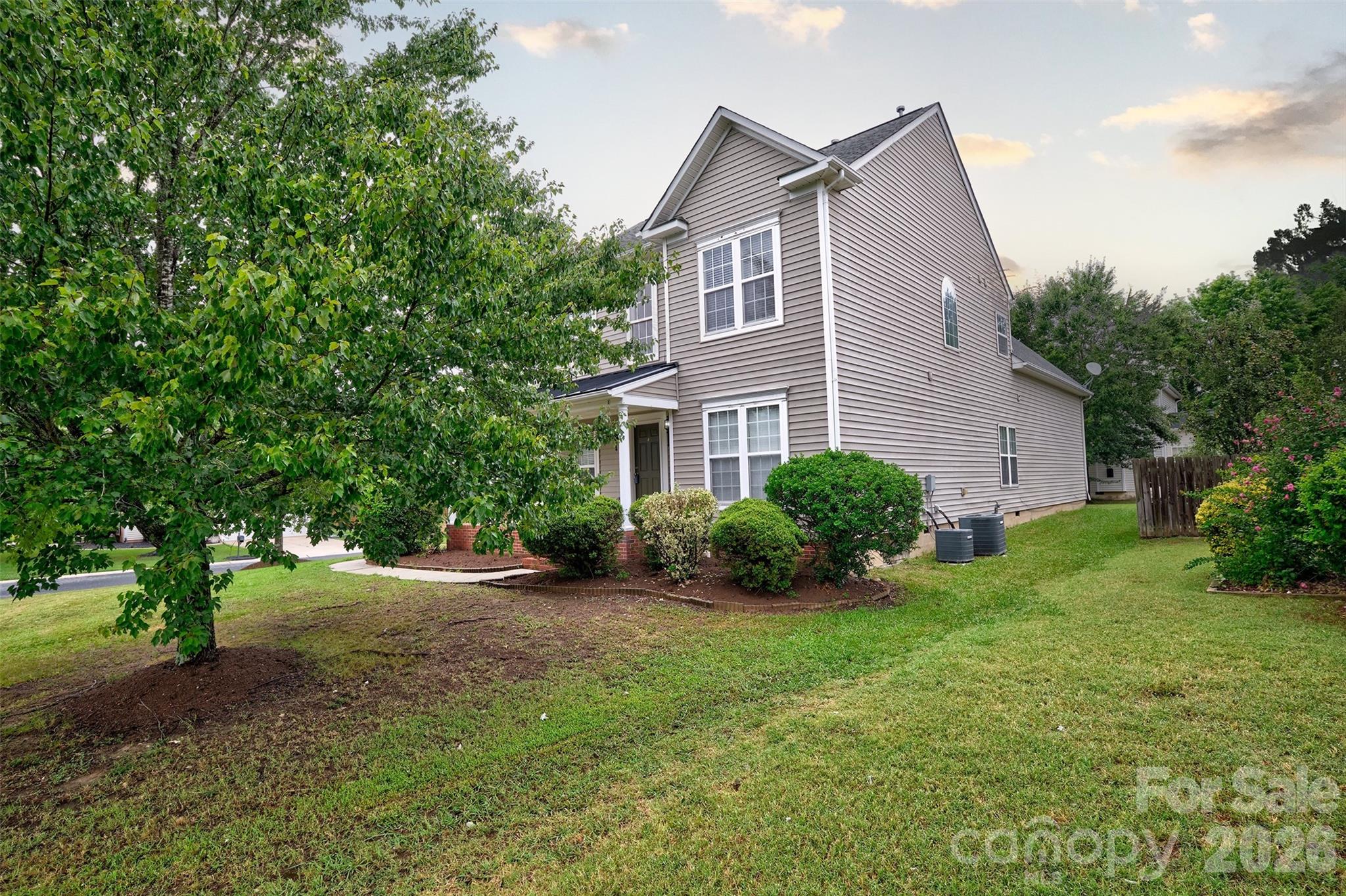 View of side of home - 4960 Summerside Drive, Lake Wylie