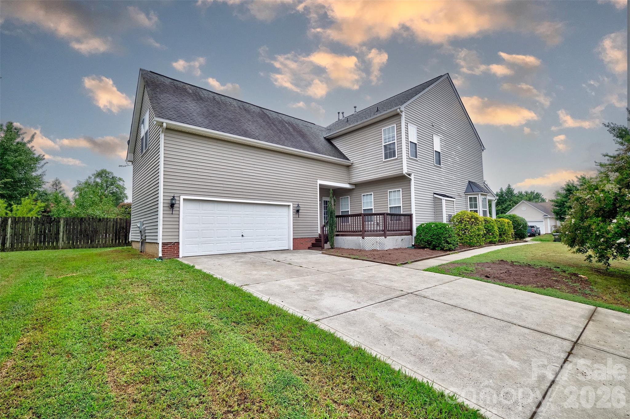 Spacious 2 car side load garage - 4960 Summerside Drive, Lake Wylie