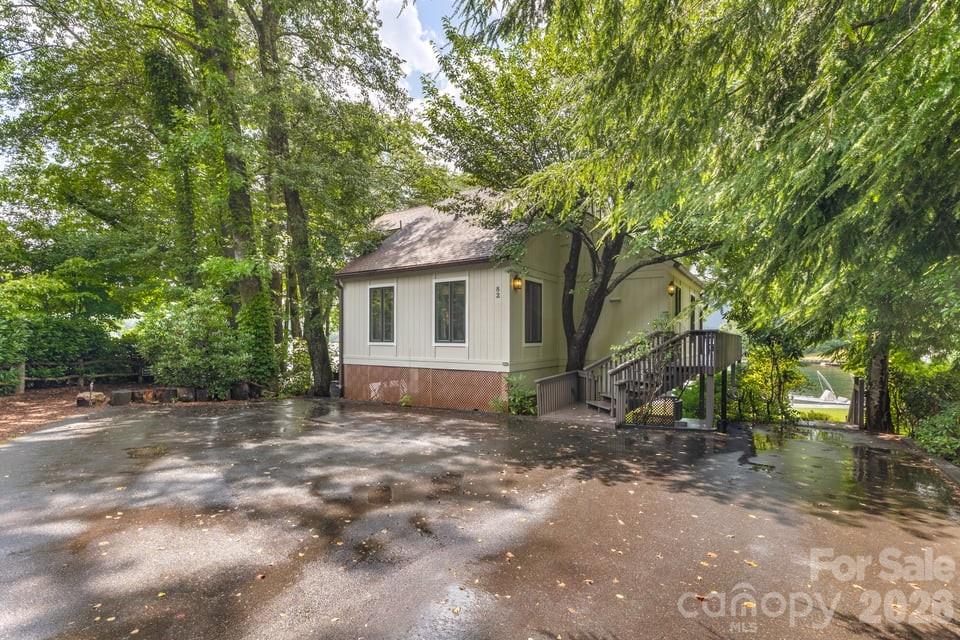 Spacious Parking Area - 82 Innsbrook Drive, Lake Toxaway