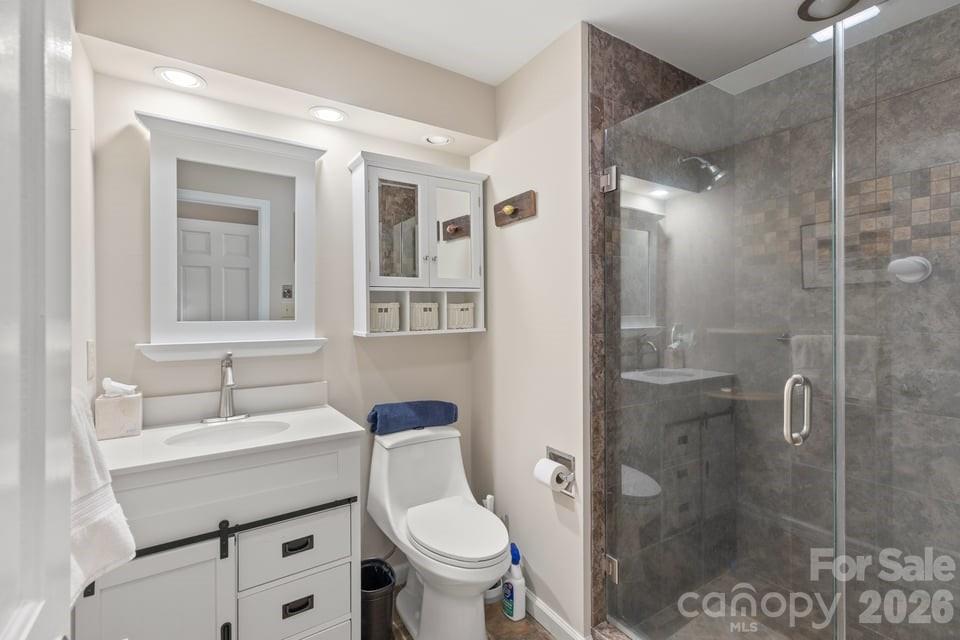 Hall Guest Bath on Main - 82 Innsbrook Drive, Lake Toxaway
