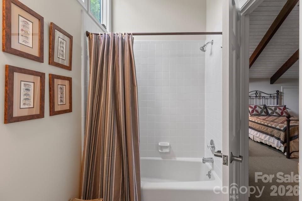 Upstairs Bonus Room/Bunk Room Full Bath - 82 Innsbrook Drive, Lake Toxaway