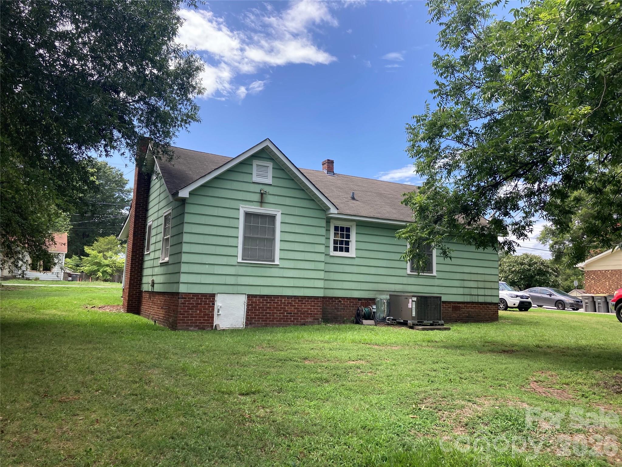 Single Family Residence at 2407 Florida Avenue, Kannapolis, photo 2 of 15