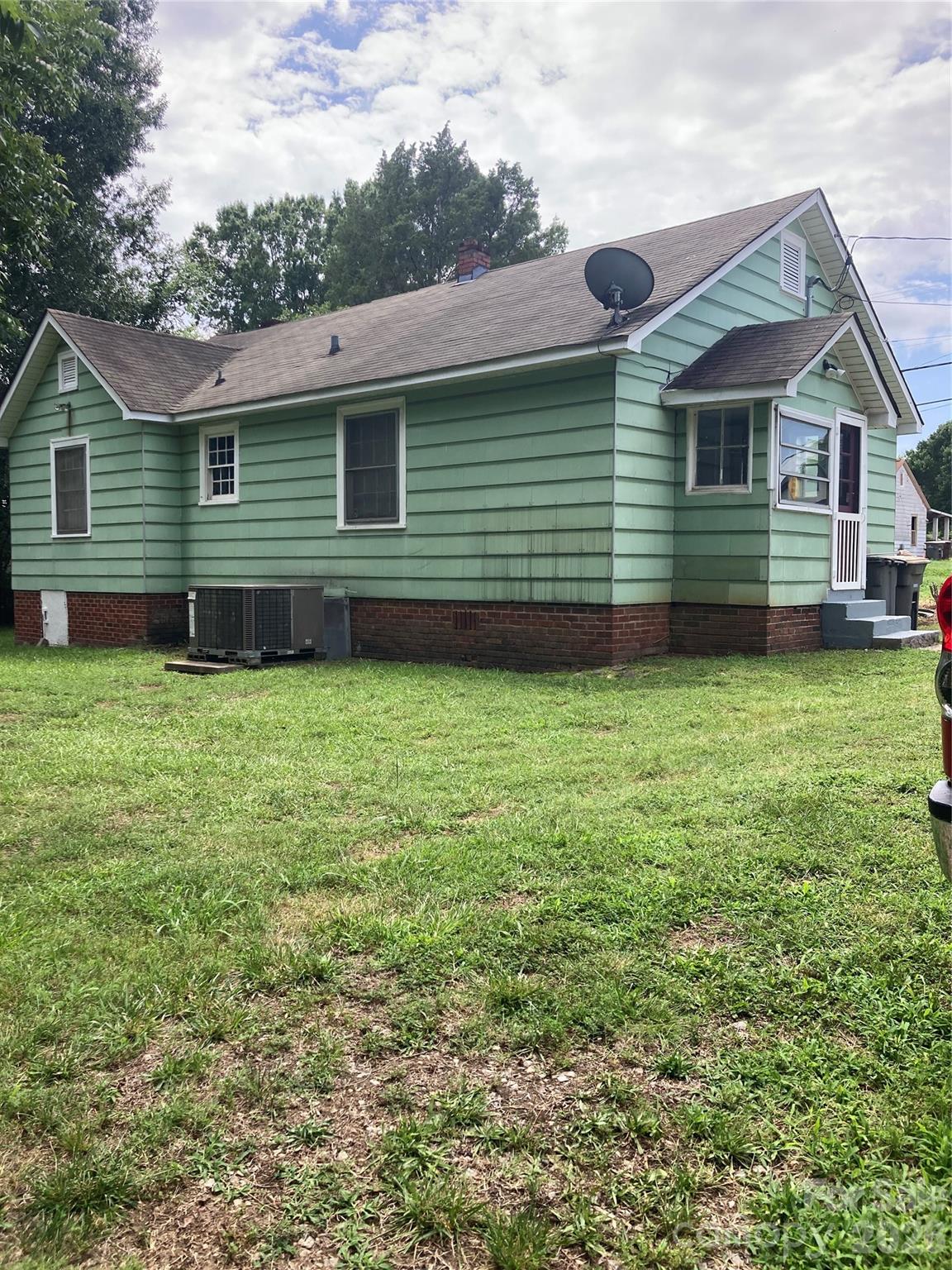 Single Family Residence at 2407 Florida Avenue, Kannapolis, photo 3 of 15