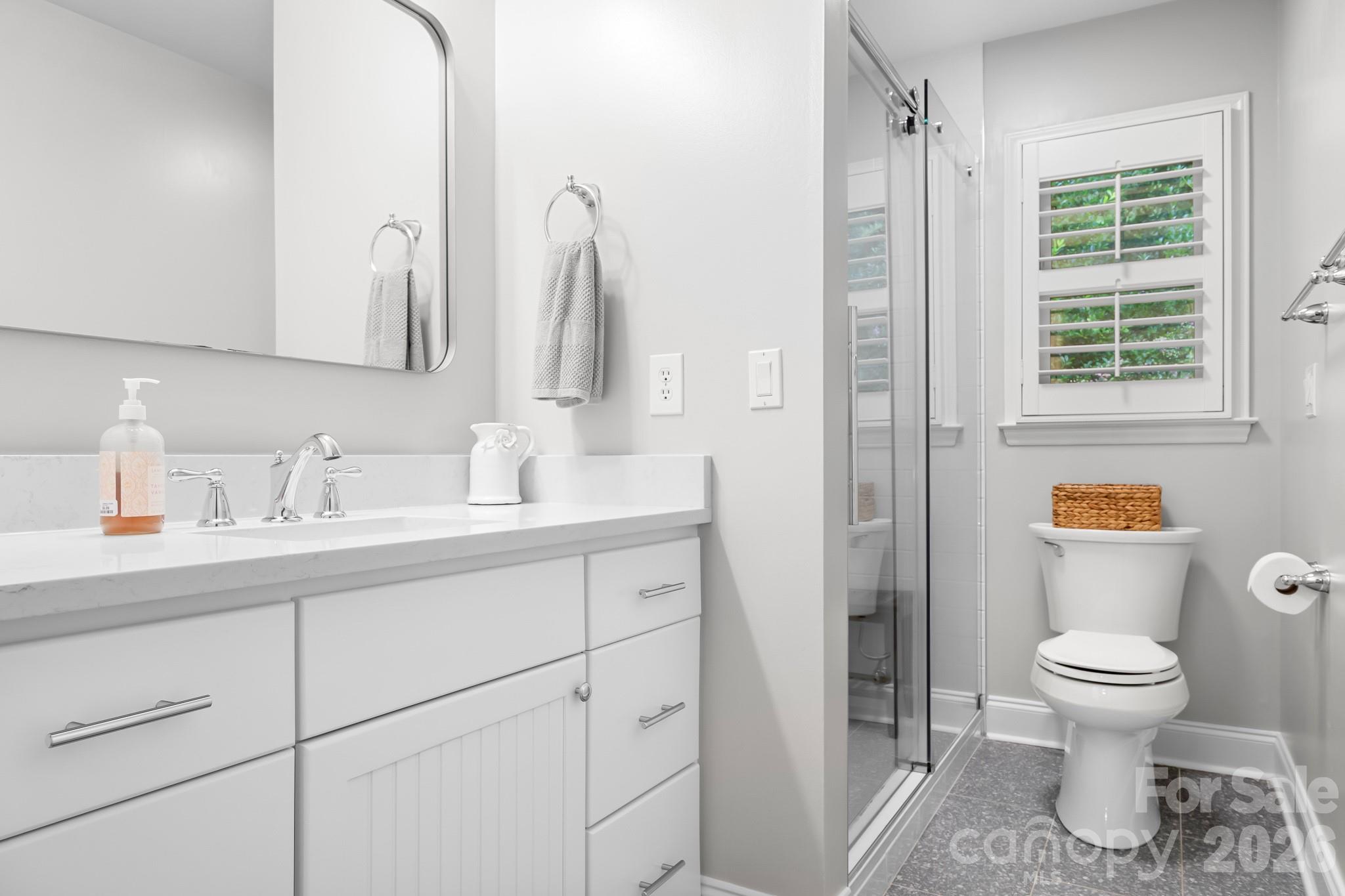 Fully Renovated Hall Bathroom - 7048 Mariners Court, Tega Cay