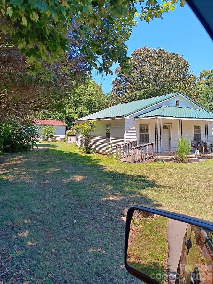 Single Family Residence at 303 Lily Street, Shelby, photo 2 of 19