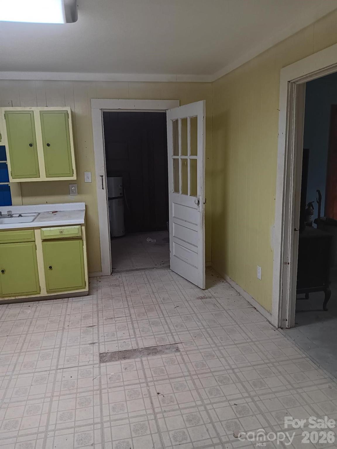 Single Family Residence at 303 Lily Street, Shelby, photo 8 of 19