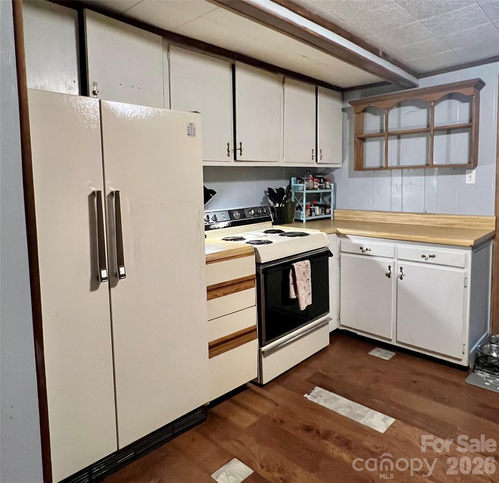Main house kitchen - 436 E Club Drive, Gastonia