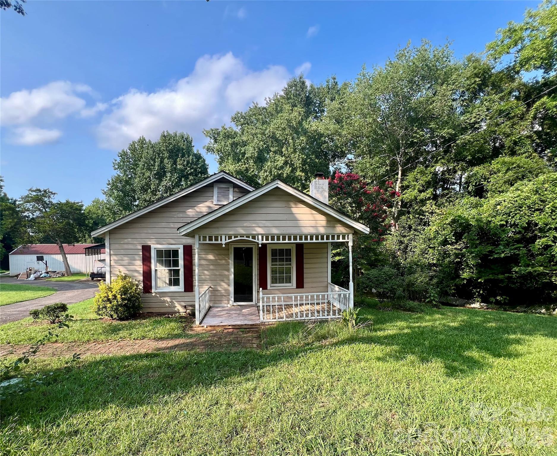 Guest House - 436 E Club Drive, Gastonia