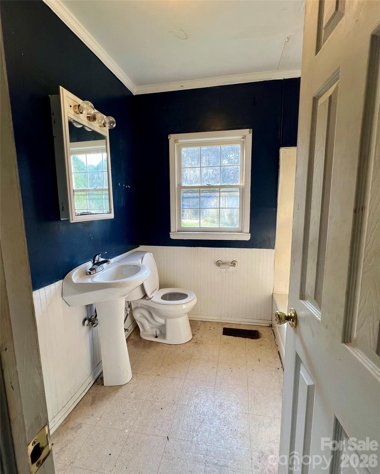 Guest house bathroom - 436 E Club Drive, Gastonia
