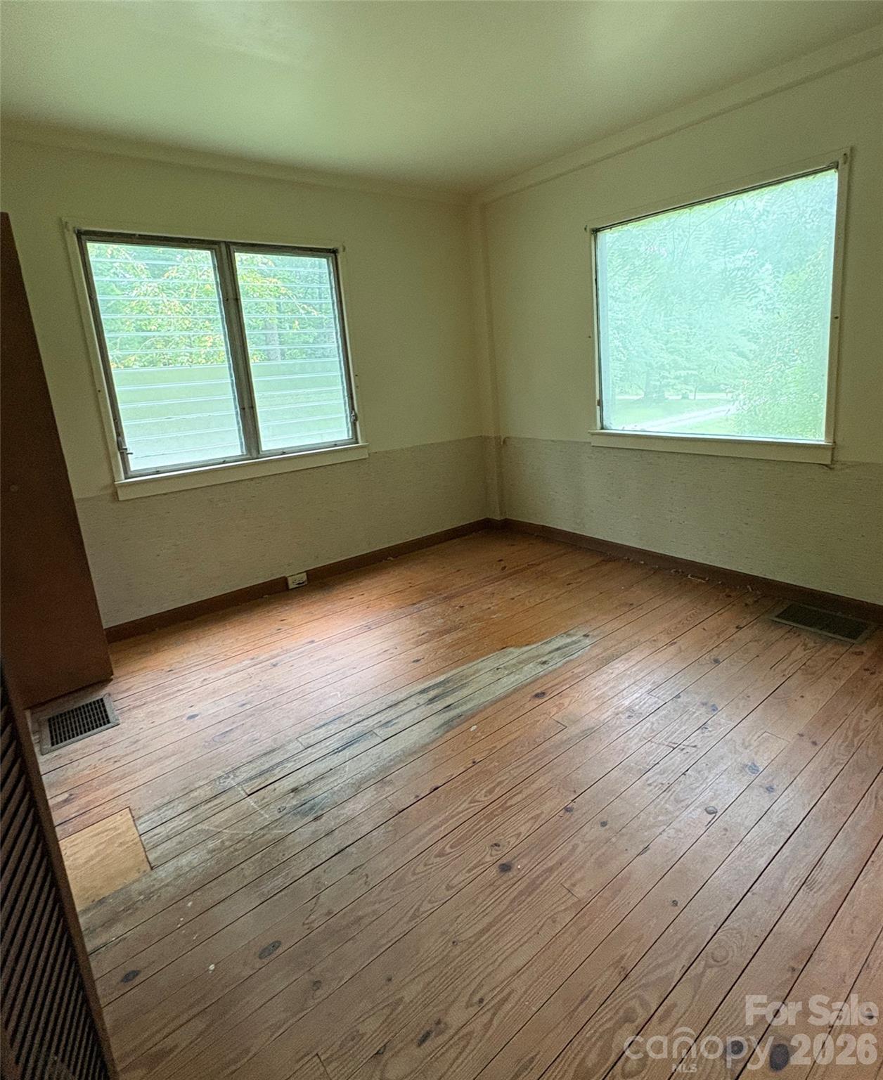 Single Family Residence at 912 Halstead Boulevard, Hendersonville, photo 10 of 17