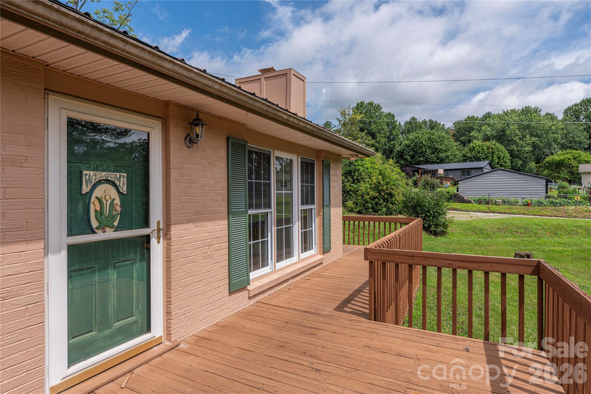 Tons of decking for entertaining or resting - 69 Emerald Lane, Hendersonville