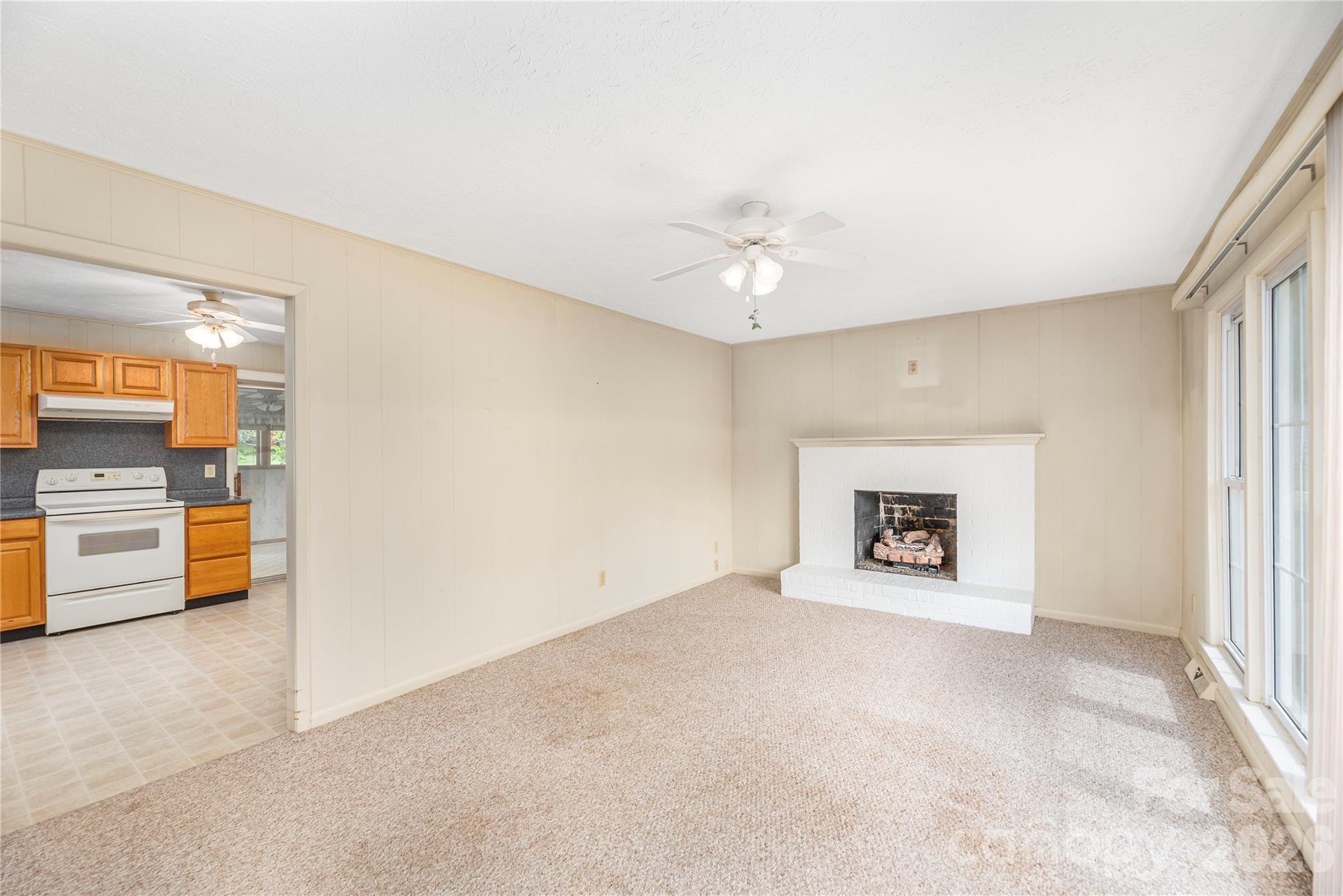 Single Family Residence at 69 Emerald Lane, Hendersonville, photo 5 of 22