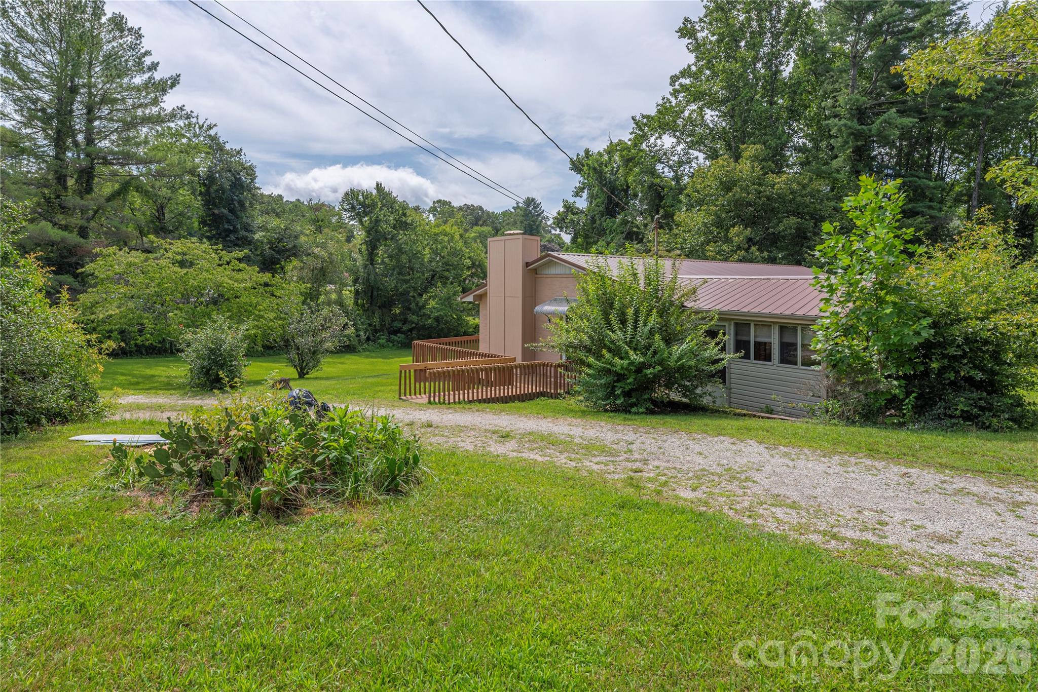 Private quiet setting - 69 Emerald Lane, Hendersonville