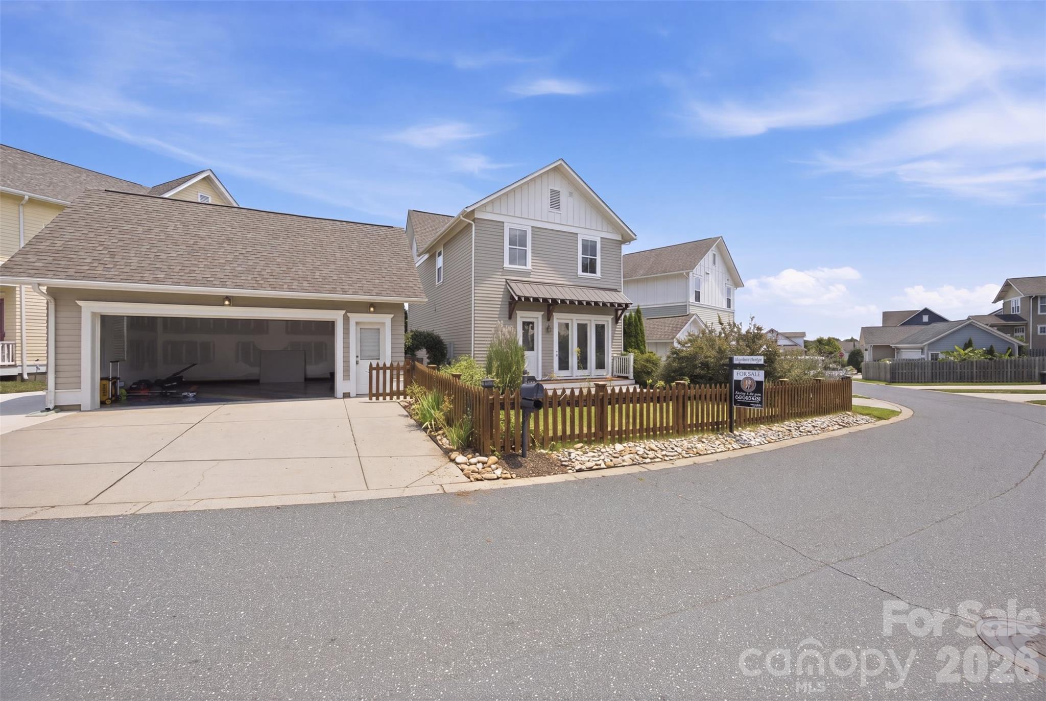 Single Family Residence at 743 Waterscape Court, Rock Hill, photo 7 of 47
