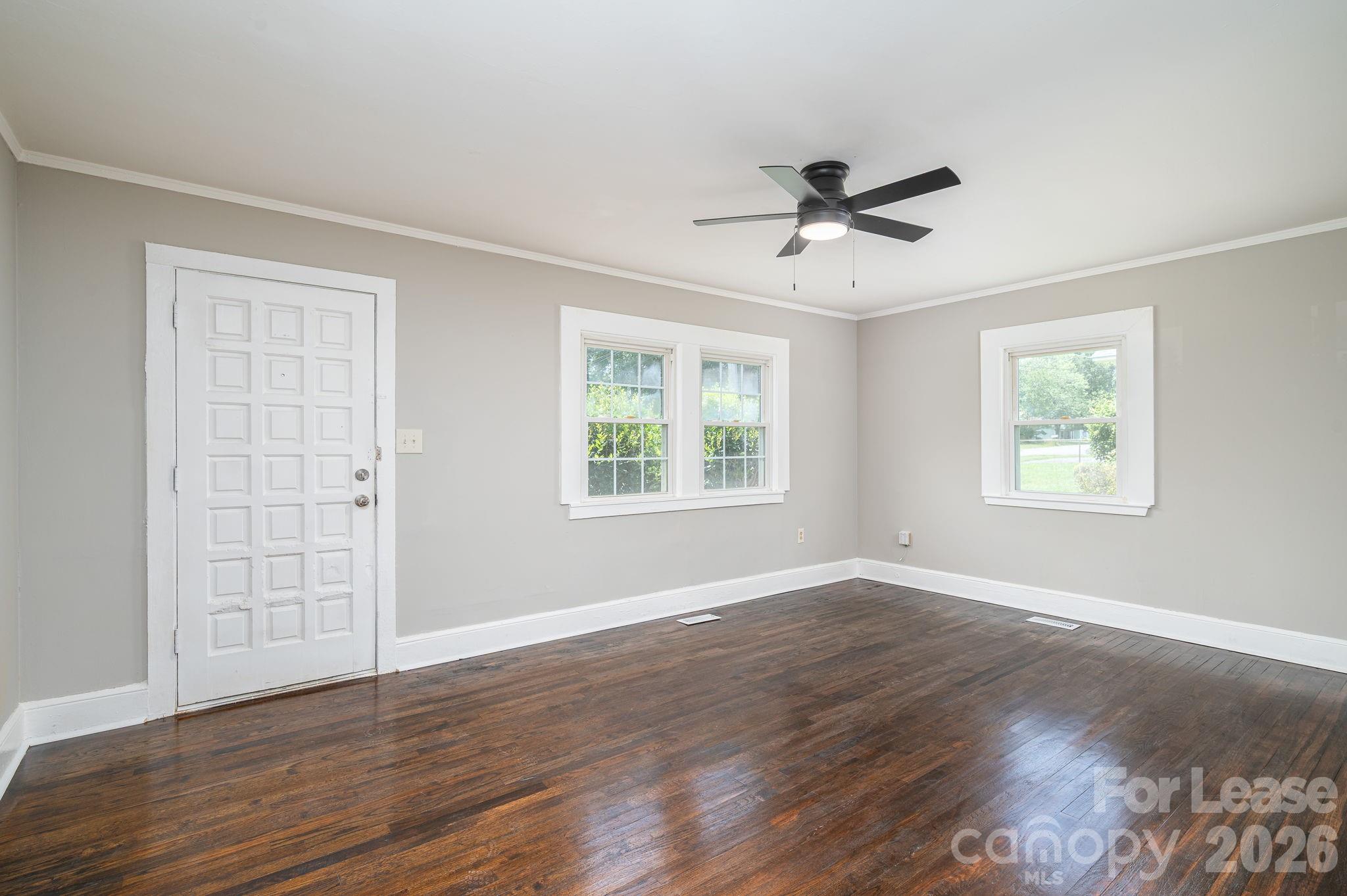 Single Family Residence at 913 Edgemont Avenue, Belmont, photo 2 of 9