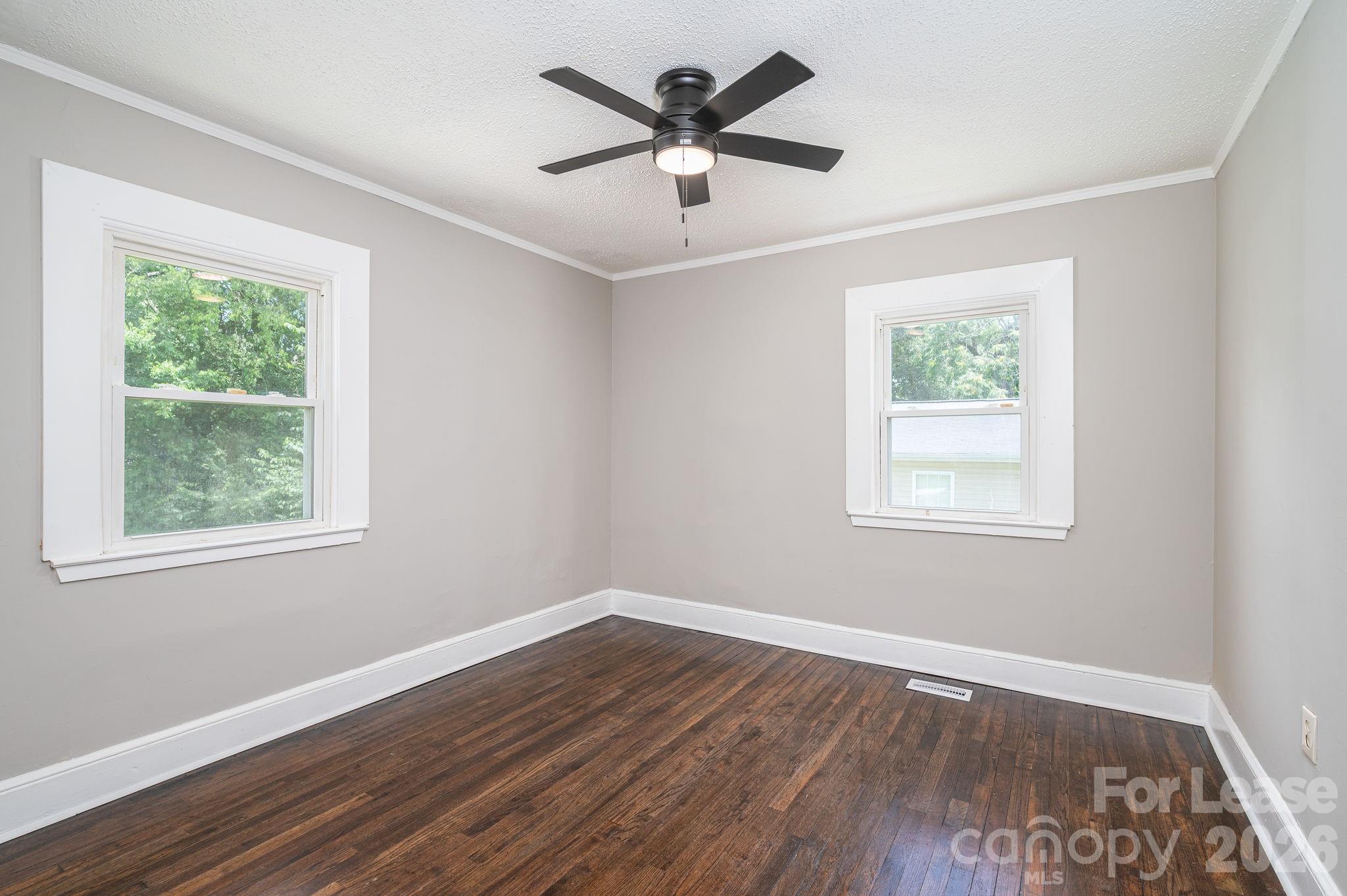 Single Family Residence at 913 Edgemont Avenue, Belmont, photo 5 of 9
