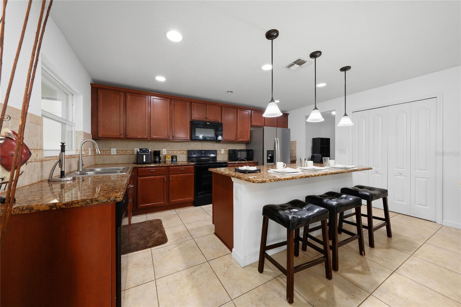 Single Family Residence at 4752 BLUE DIAMOND ST, KISSIMMEE, photo 6 of 46