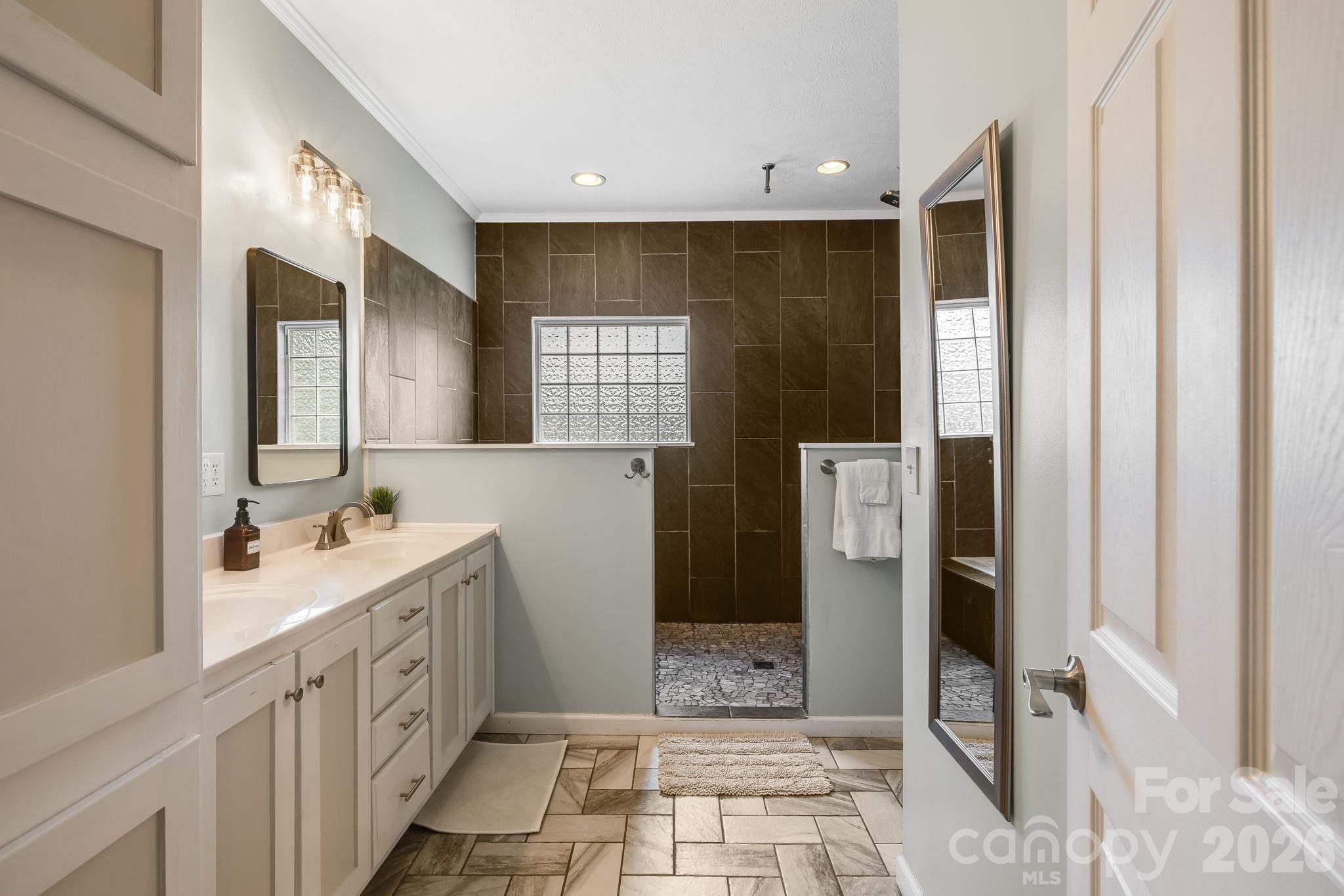 Primary bathroom - 21 Old Pinner Place, Arden