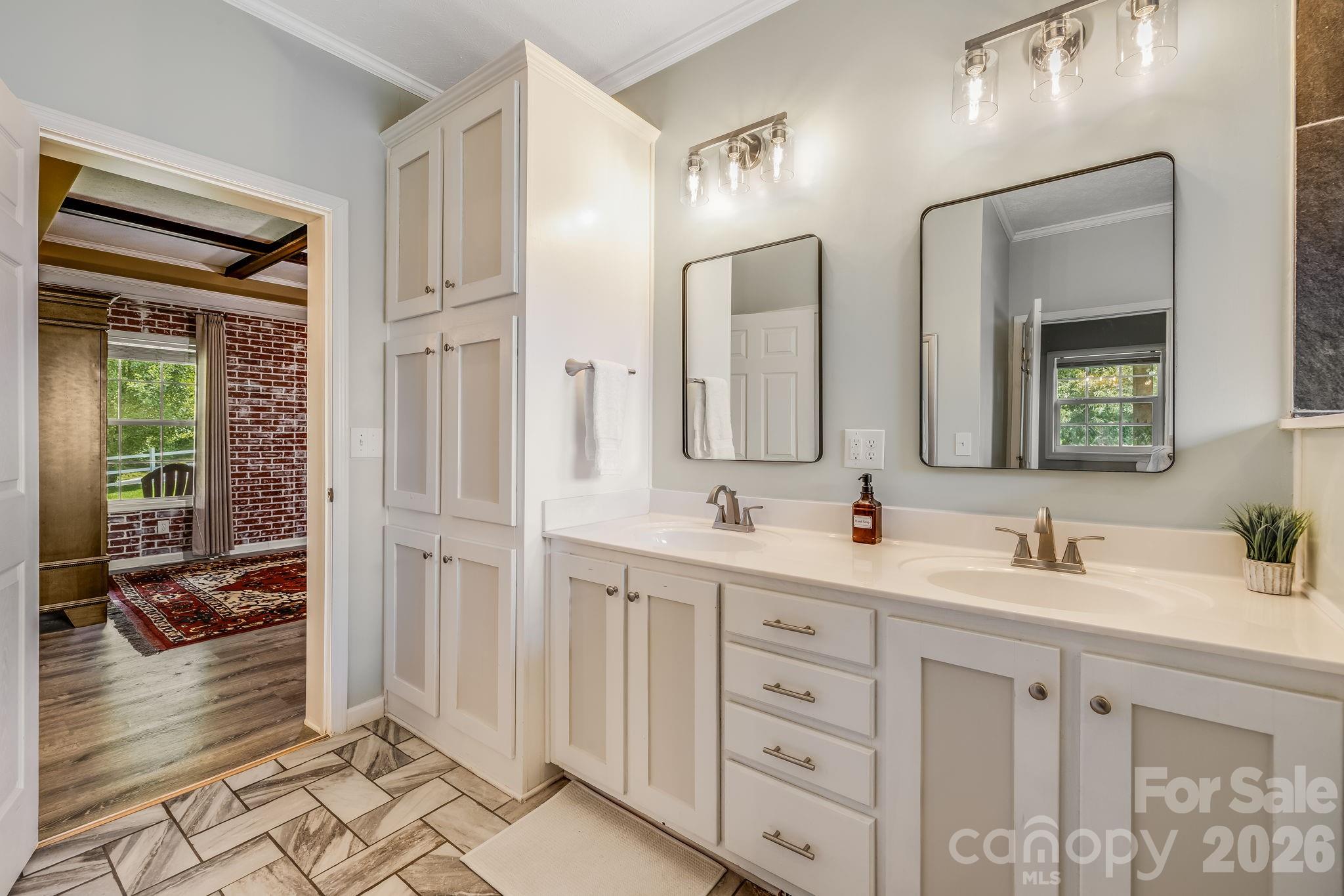 Primary bathroom - 21 Old Pinner Place, Arden