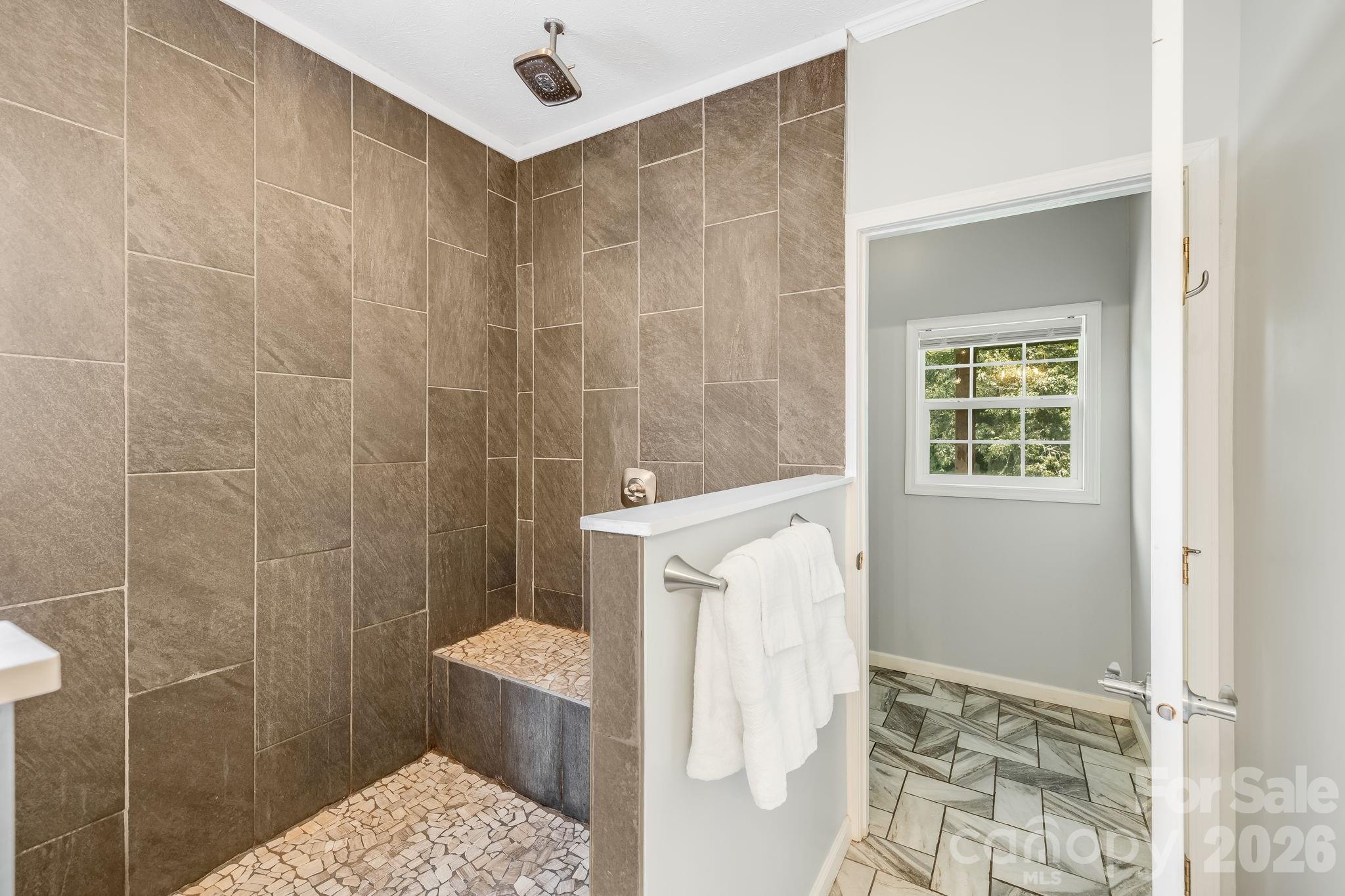 Shower and seat - 21 Old Pinner Place, Arden