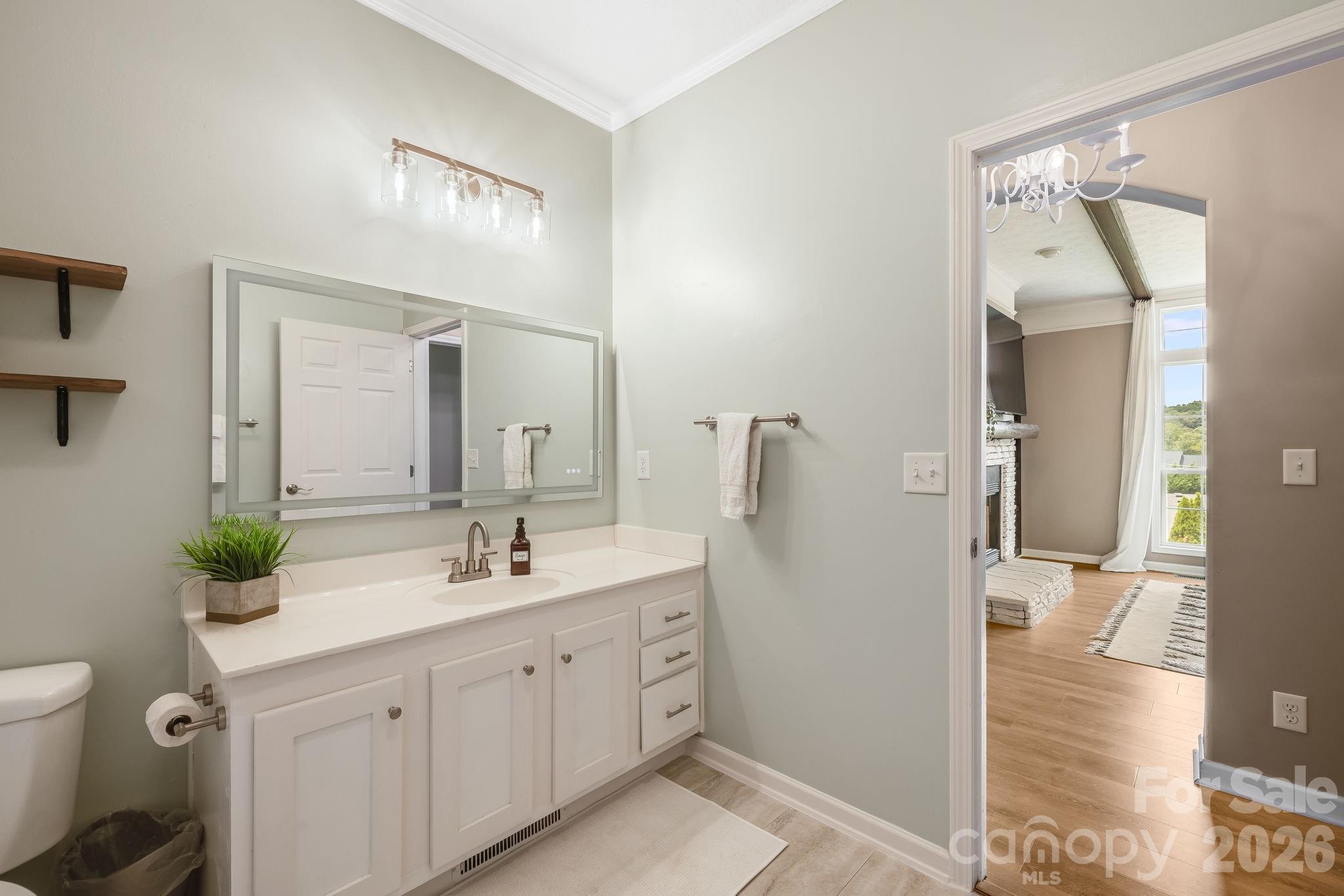 Guest full bathroom - 21 Old Pinner Place, Arden