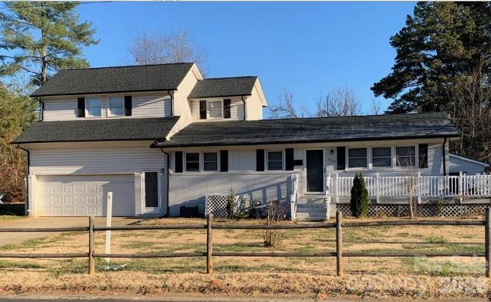 Single Family Residence at 525 Kelly Avenue, Mooresville