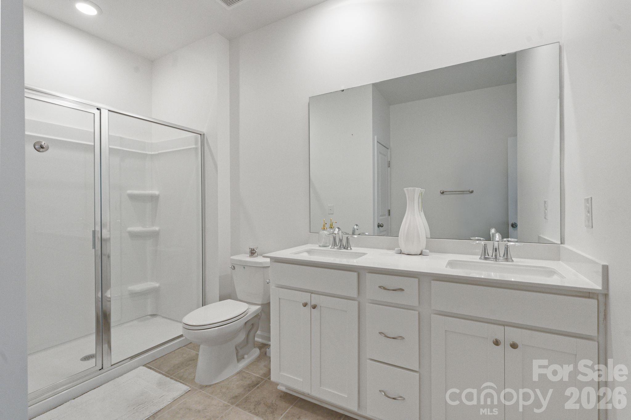 Private Full Bathroom for Bed 5 - 378 Kennerly Center Drive, Mooresville