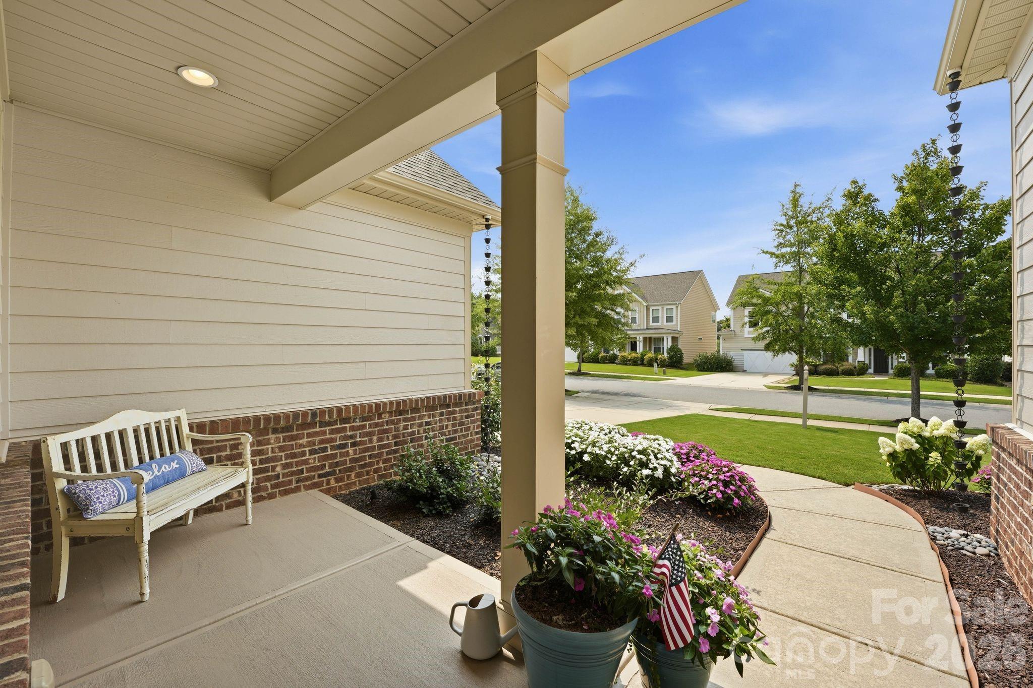Single Family Residence at 109 Heron Cove Loop, Mooresville, photo 4 of 48