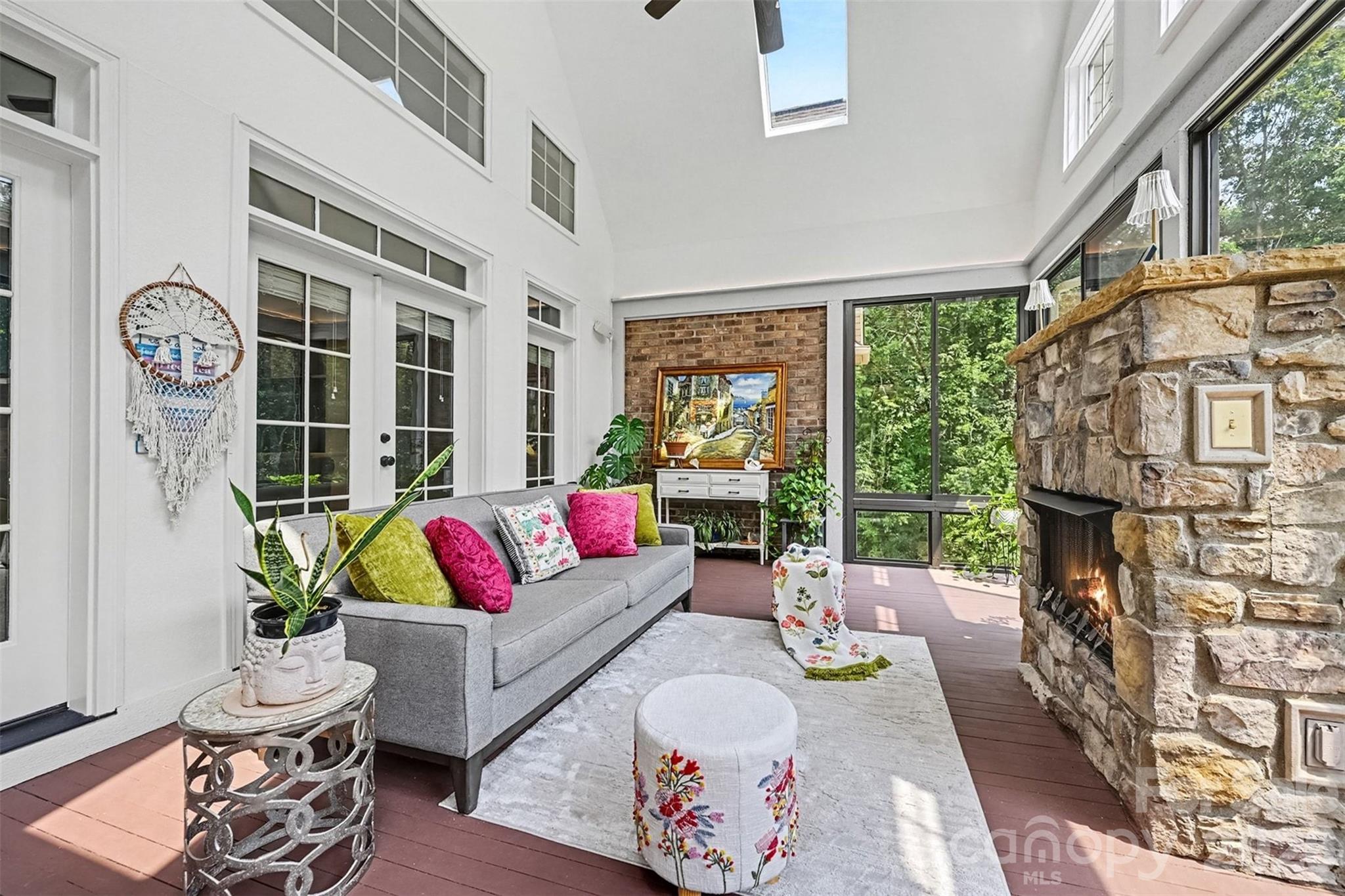 Sunlit Living Space - 470 Swift Creek Cove, Lake Wylie