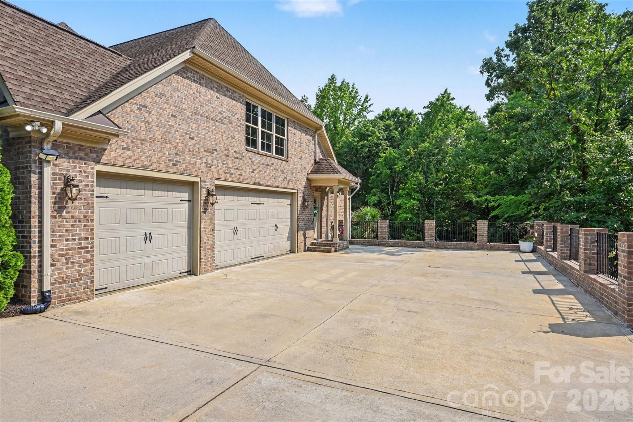 Side- Entry 3 Car Garage with Electric Charging Station - 470 Swift Creek Cove, Lake Wylie