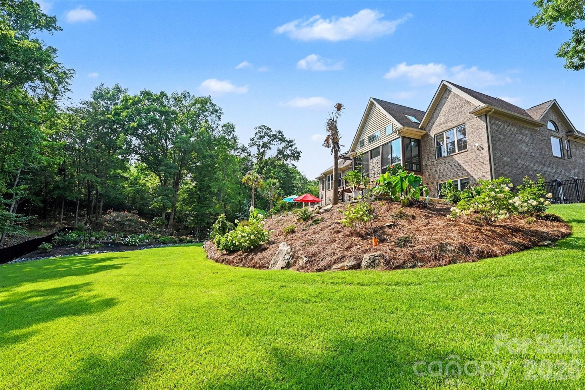 Lush Private Grounds - 470 Swift Creek Cove, Lake Wylie