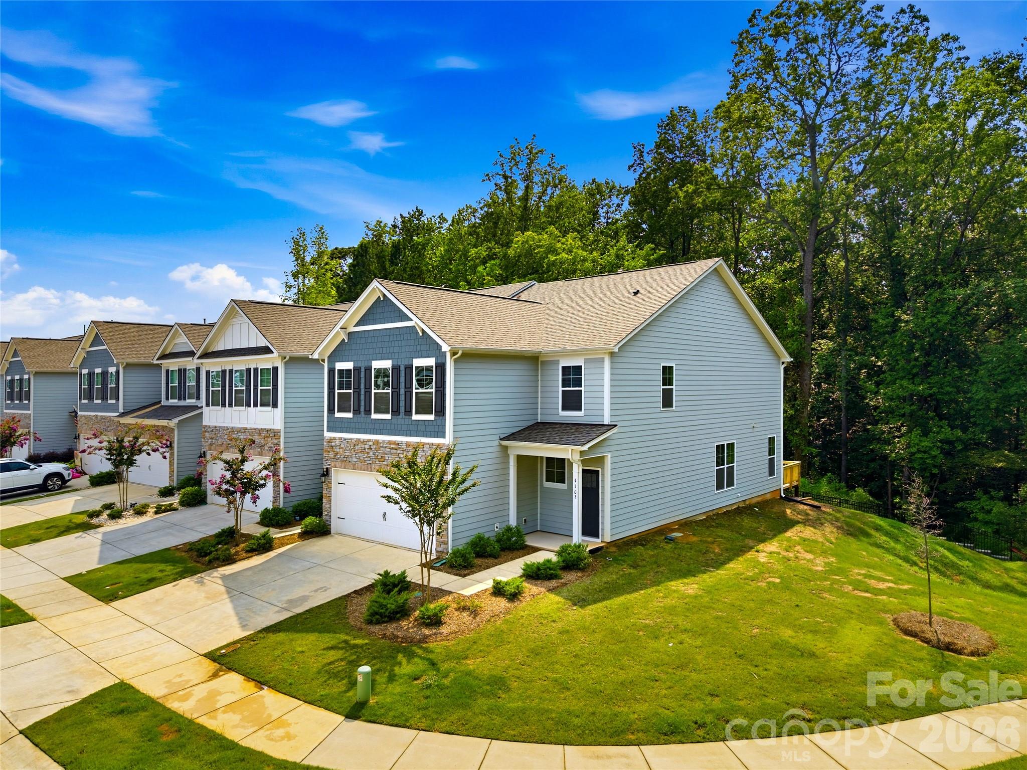 Spacious side yard in a quiet cul-de-sac - 4103 Steel Way, Sherrills Ford