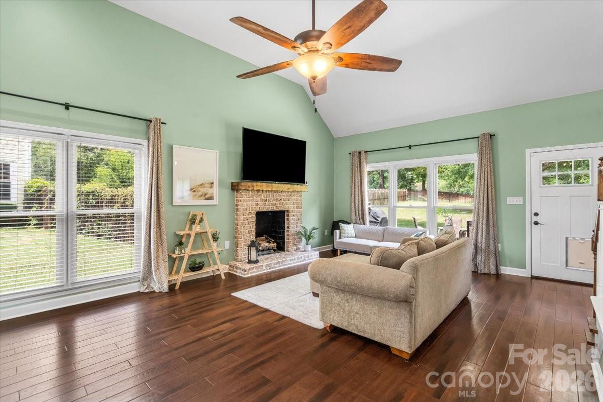 Single Family Residence at 123 Southhaven Drive, Mooresville, photo 4 of 48