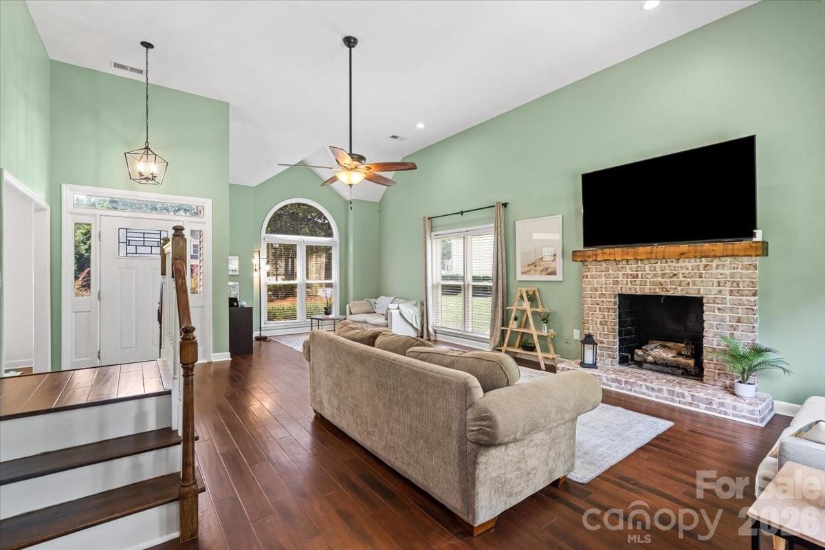 Single Family Residence at 123 Southhaven Drive, Mooresville, photo 5 of 48