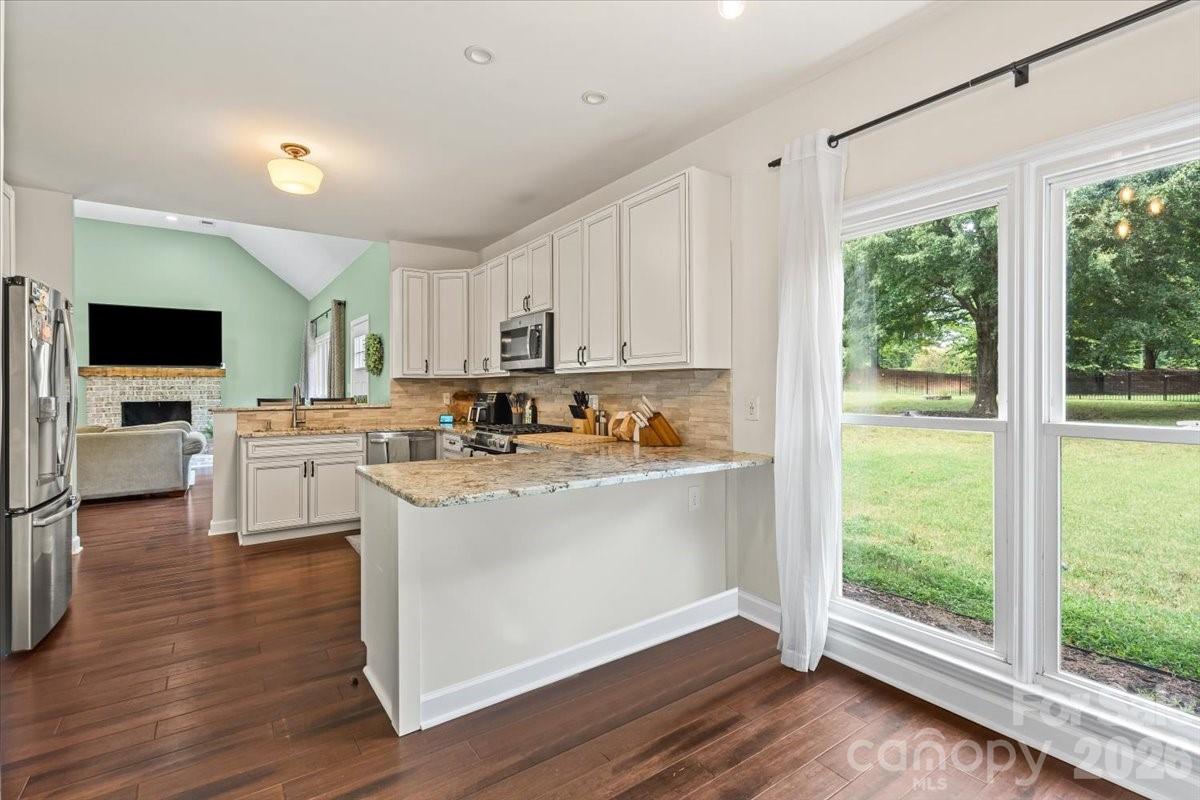 Single Family Residence at 123 Southhaven Drive, Mooresville, photo 12 of 48