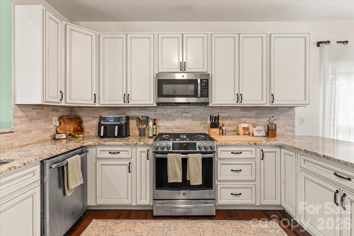 Single Family Residence at 123 Southhaven Drive, Mooresville, photo 15 of 48