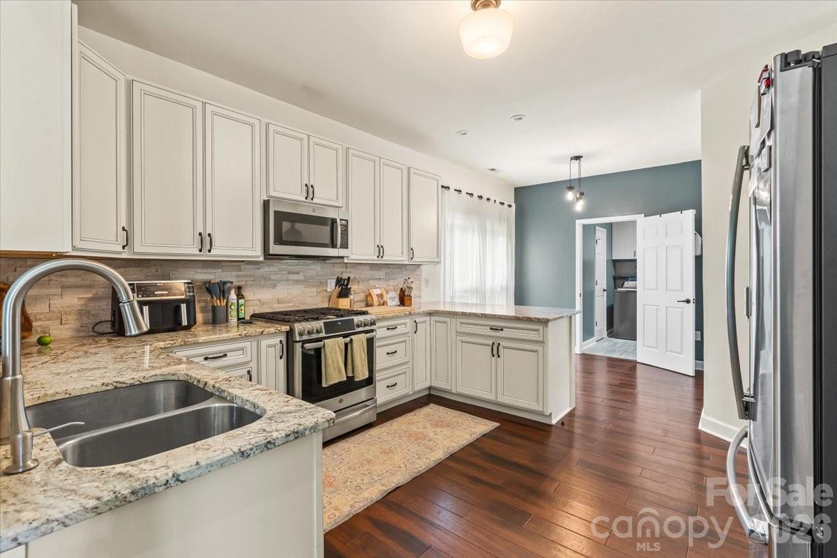 Single Family Residence at 123 Southhaven Drive, Mooresville, photo 16 of 48