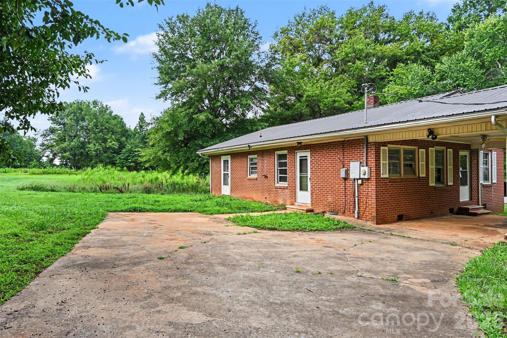 Single Family Residence at 2333 Washburn Road, Shelby, photo 2 of 25