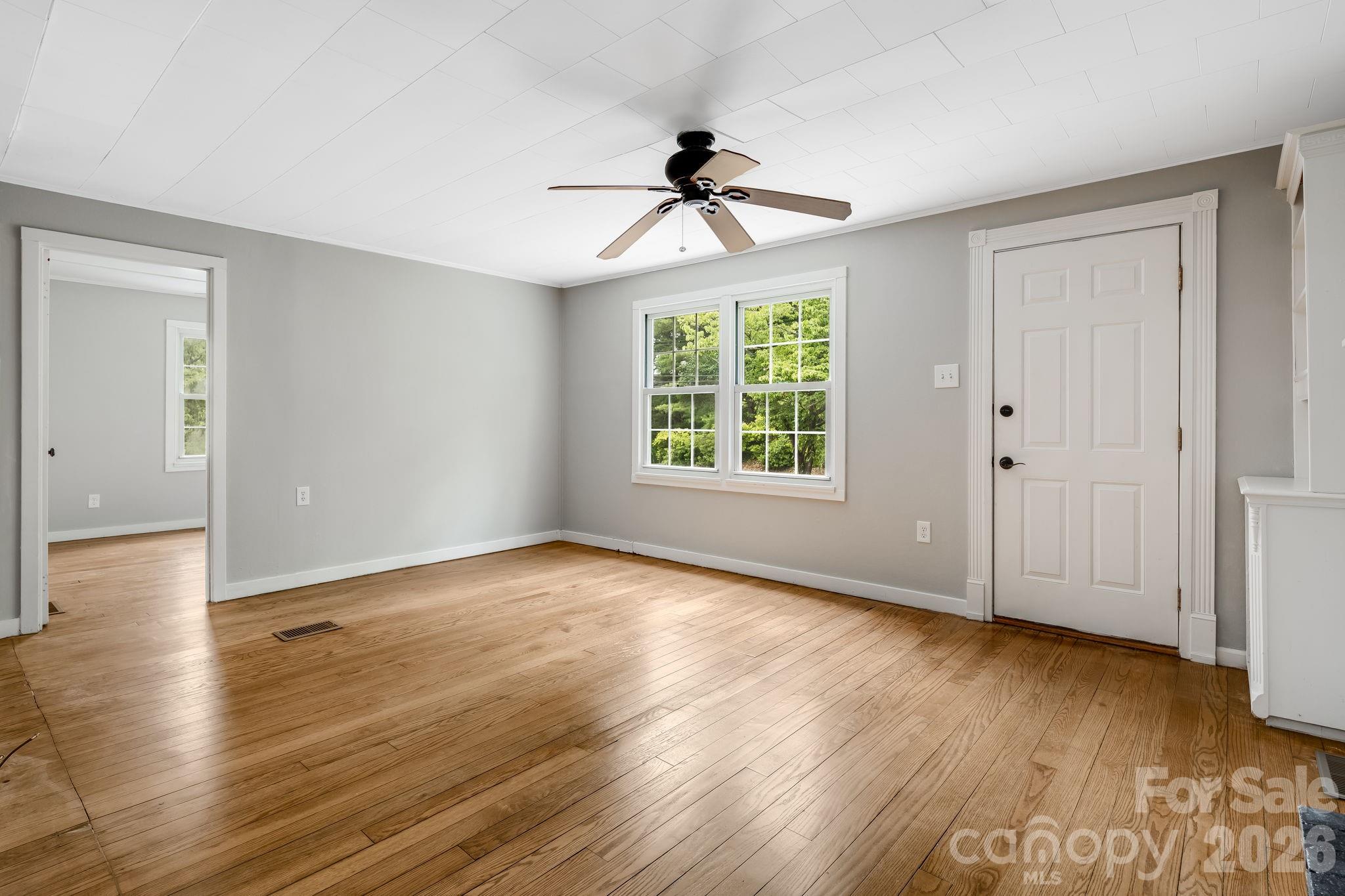 Single Family Residence at 839 Kanuga Road, Hendersonville, photo 5 of 35
