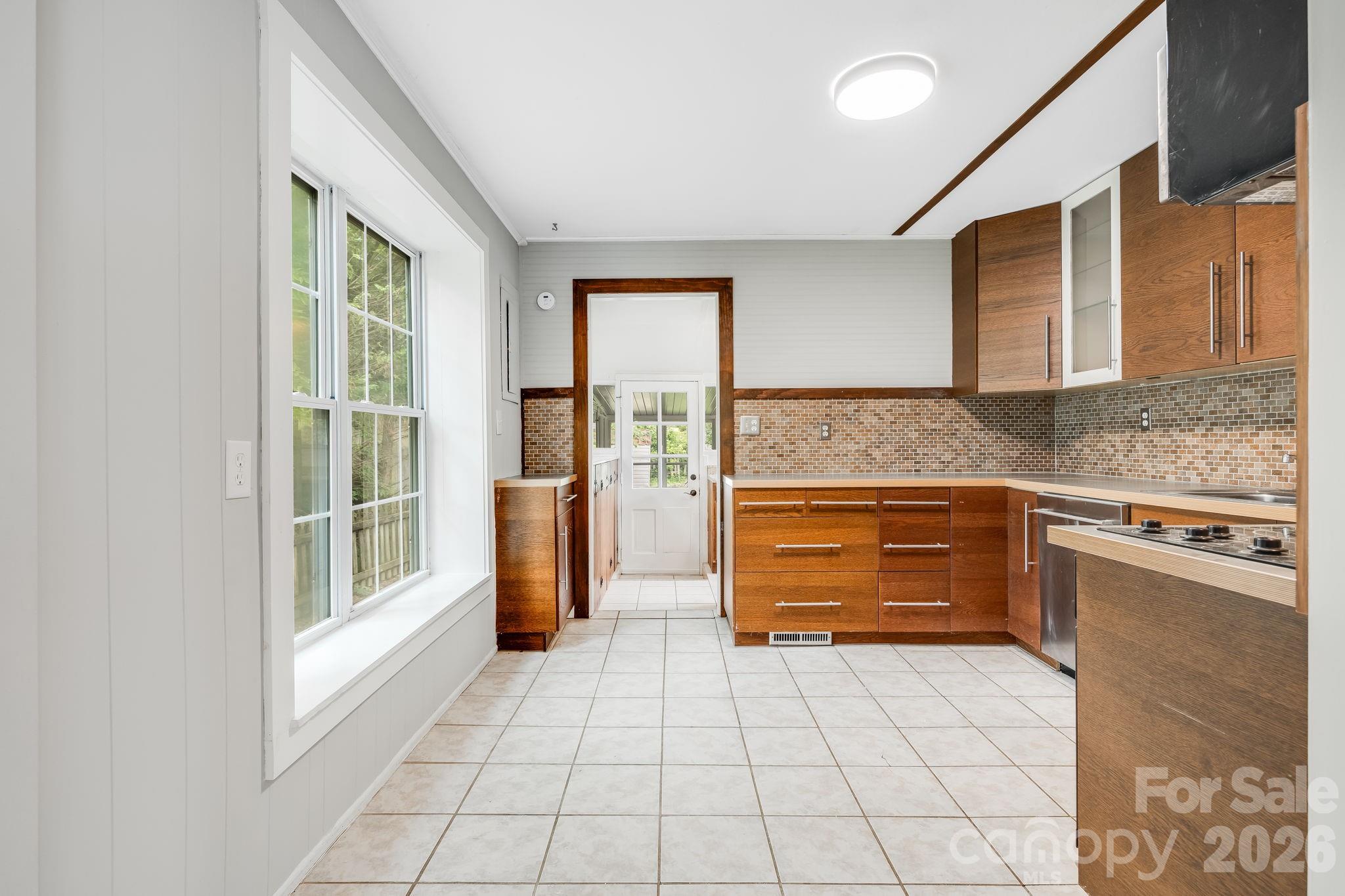 Single Family Residence at 839 Kanuga Road, Hendersonville, photo 9 of 35