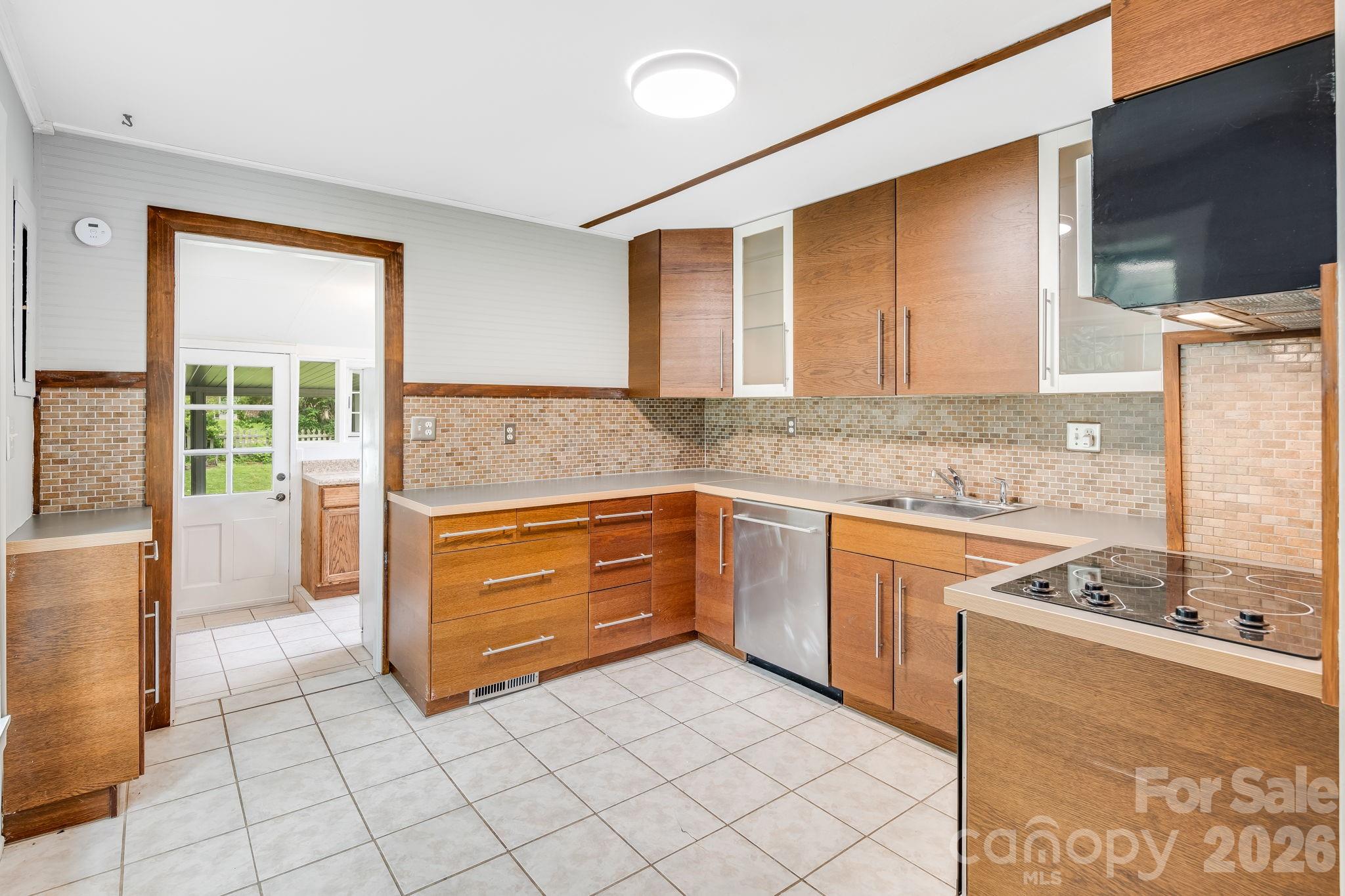 Single Family Residence at 839 Kanuga Road, Hendersonville, photo 10 of 35