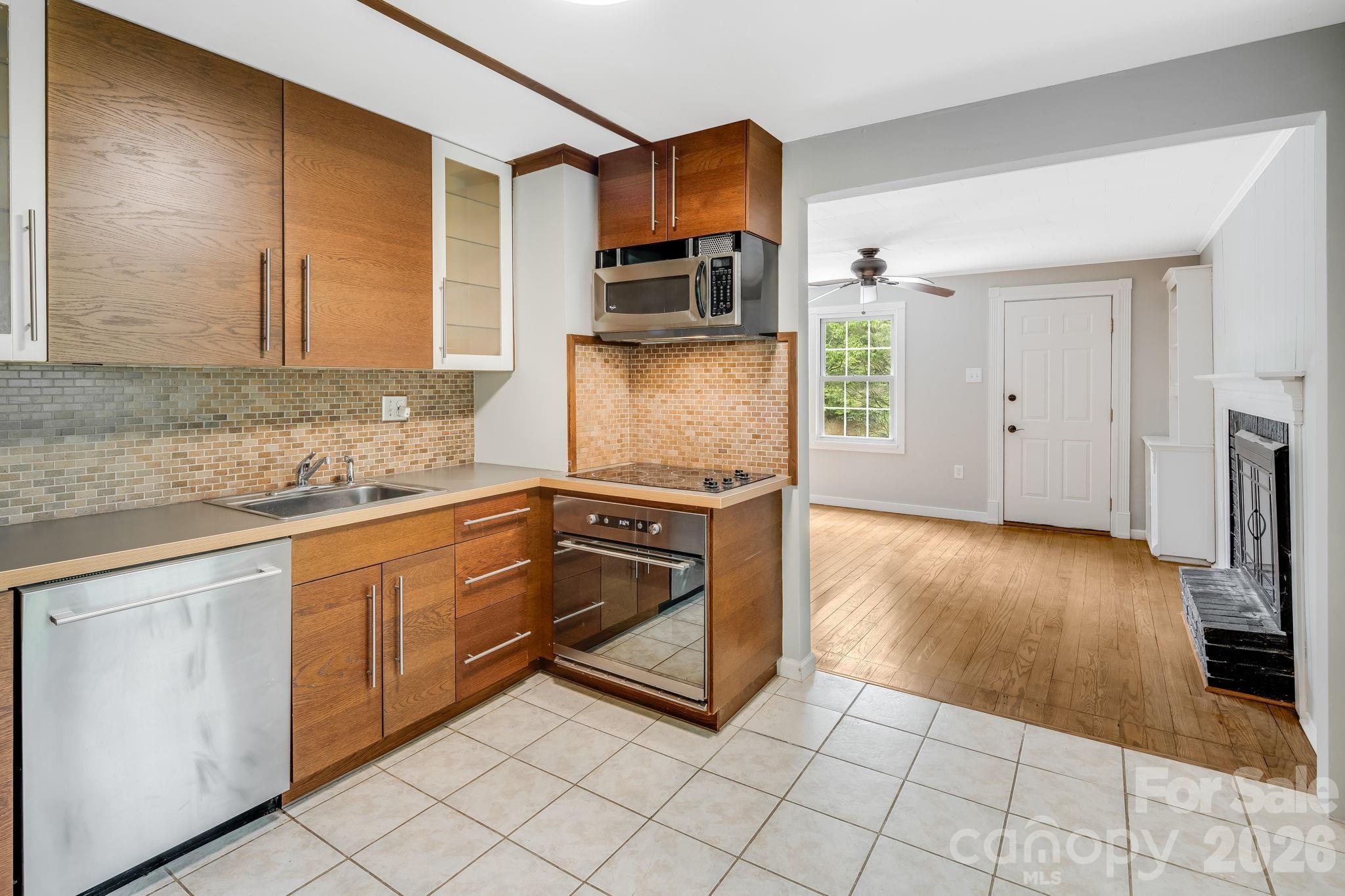 Single Family Residence at 839 Kanuga Road, Hendersonville, photo 11 of 35