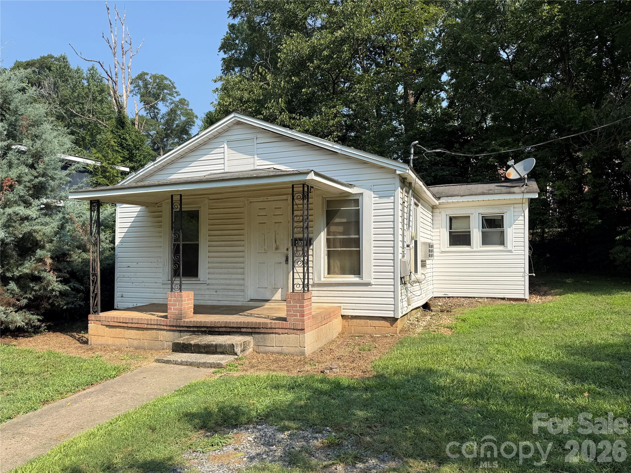 Single Family Residence at 402 Lincoln Street, Belmont, photo 2 of 11